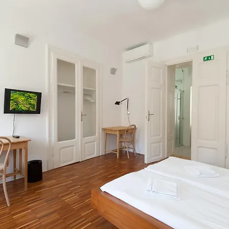 Accommodatie bij particulieren Julija&robert's Riverview Apartments&rooms
