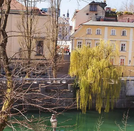 Julija&robert's Riverview And Privat bolig